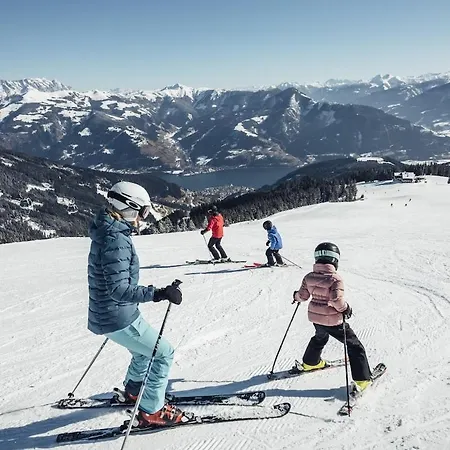 Spacious Boutique Family W Sunny Balcony & Mountain Views Lägenhet