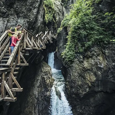 Spacious Boutique Family W Sunny Balcony & Mountain Views *