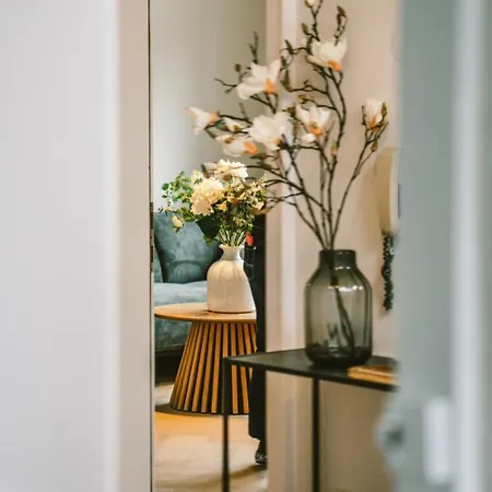 Spacious Boutique Family W Sunny Balcony & Mountain Views Zell am See