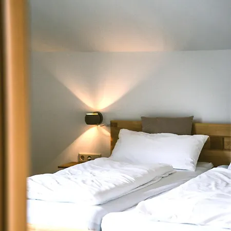 Spacious Boutique Family W Sunny Balcony & Mountain Views Lägenhet