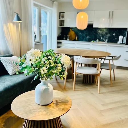 Lägenhet Spacious Boutique Family W Sunny Balcony & Mountain Views