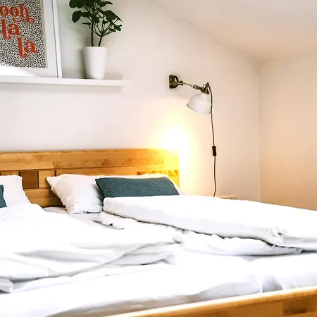Spacious Boutique Family W Sunny Balcony & Mountain Views Lägenhet *