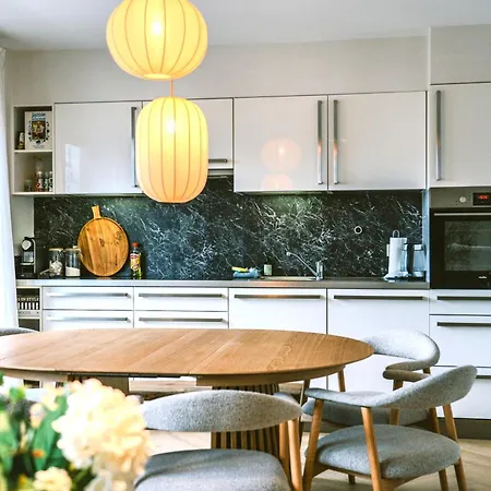 Lägenhet Spacious Boutique Family W Sunny Balcony & Mountain Views *