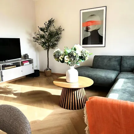 Spacious Boutique Family W Sunny Balcony & Mountain Views Apartament *